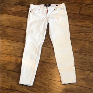 Lucky Brand Charlie Skinny 6 / 28 white